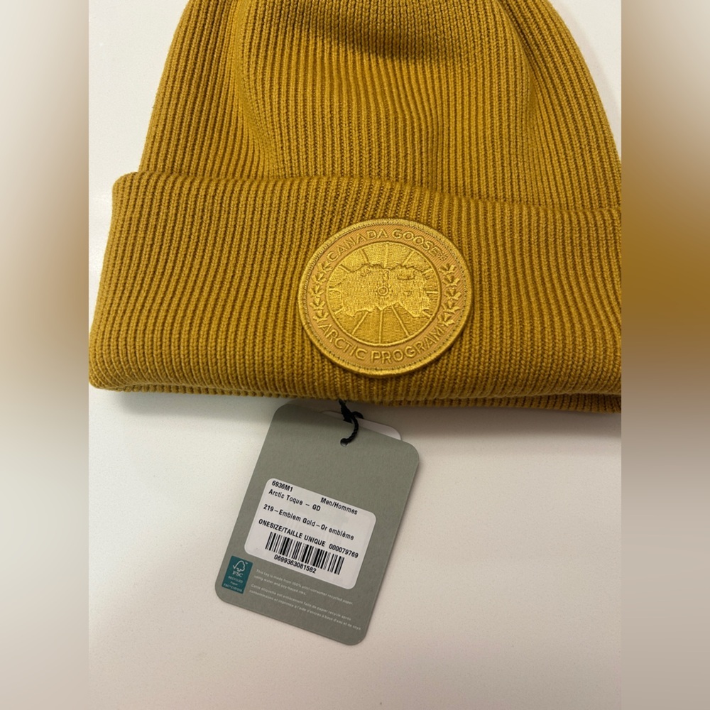 canada Goose Emblem Gold Arctic Beanie Toque Wool Arctic Toque New with tags - Picture 3 of 6